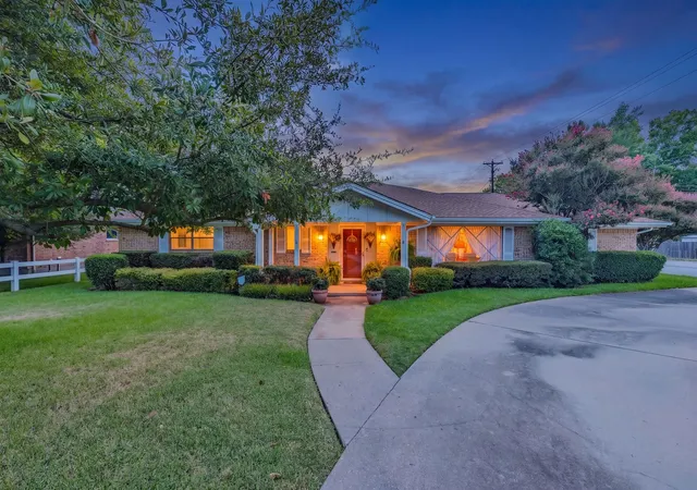 Photo 1 of Single family home for sale at 6400 Chapman Dr, Greenville, TX 75402 | MLS# 21385552 | Listing updated on 2026-09-15