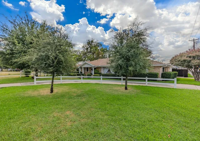 Photo 3 of Single family home for sale at 6400 Chapman Dr, Greenville, TX 75402 | MLS# 21385552 | Listing updated on 2026-09-15