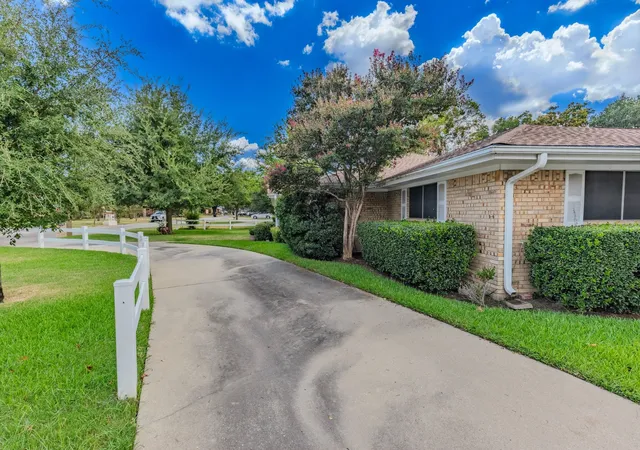 Photo 3 of Single family home for sale at 6400 Chapman Dr, Greenville, TX 75402 | MLS# 21385552 | Listing updated on 2026-09-15