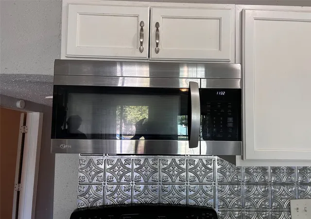 Photo 3 of Single family home for sale at 615 S Throckmorton St, Sherman, TX 75090 | MLS# 21386553 | Listing updated on 2026-09-15