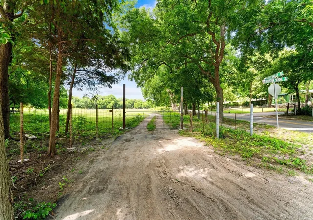 Photo 1 of Land for sale at 1213 S Houston School Rd, Lancaster, TX 75146 | MLS# 21386559 | Listing updated on 2026-09-15