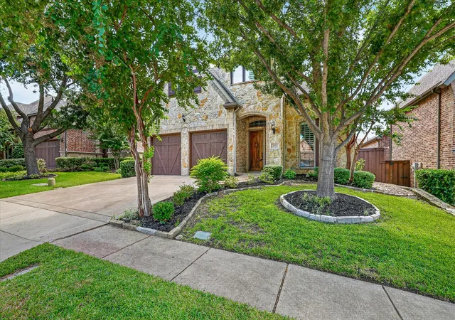 Photo 3 of Single family home for sale at 2024 S Hill Dr, Irving, TX 75038 | MLS# 21385828 | Listing updated on 2026-09-28