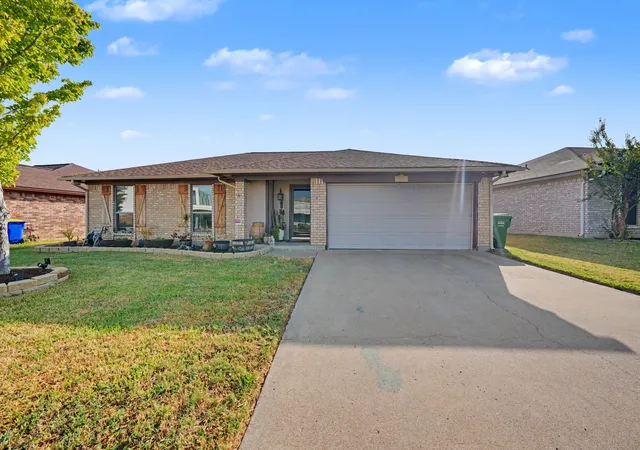 Photo 4 of Sale Pending at 7624 Maplehill Rd, Watauga, TX 76148 | MLS# 21386566 | Listing updated on 2026-09-28