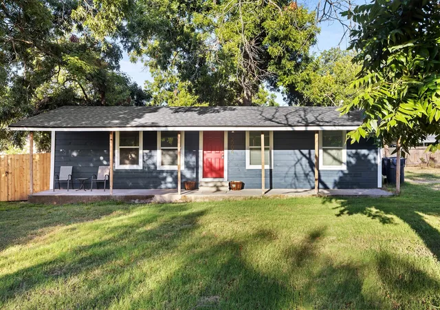 Photo 1 of Single family home for sale at 3004 N 15a St, Waco, TX 76708 | MLS# 21385453 | Listing updated on 2026-09-23