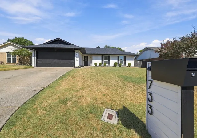 Photo 1 of Single family home for sale at 733 Montvale Dr, Mansfield, TX 76063 | MLS# 21386229 | Listing updated on 2026-09-28