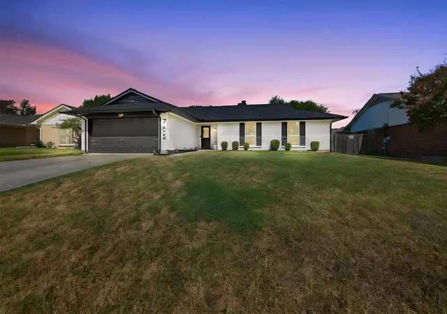 Photo 3 of Single family home for sale at 733 Montvale Dr, Mansfield, TX 76063 | MLS# 21386229 | Listing updated on 2026-09-28