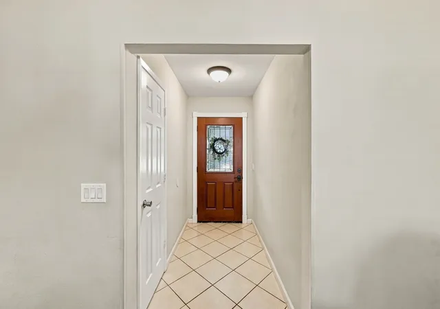 Photo 4 of Single family home for sale at 733 Montvale Dr, Mansfield, TX 76063 | MLS# 21386229 | Listing updated on 2026-09-28