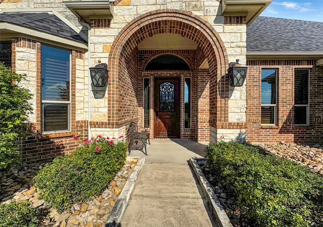 Photo 3 of Single family home for sale at 6509 Ladybank Ct W, Cleburne, TX 76033 | MLS# 21386622 | Listing updated on 2026-10-03