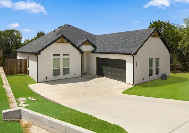 Photo 1 of Single family home for sale at 4822 Wichita St, Granbury, TX 76048 | MLS# 21380417 | Listing updated on 2026-09-17