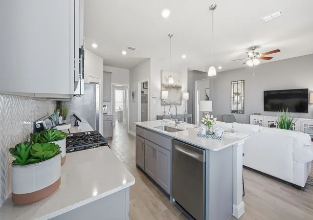 Photo 4 of Single family home for sale at 725 Rubicon Rd, Justin, TX 76247 | MLS# 21384066 | Listing updated on 2026-09-15
