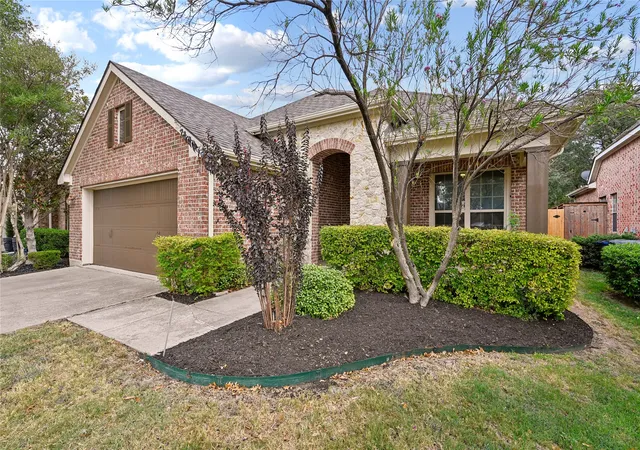 Photo 2 of Single family home for sale at 6918 Belteau Ln, Dallas, TX 75227 | MLS# 21386637 | Listing updated on 2026-09-15