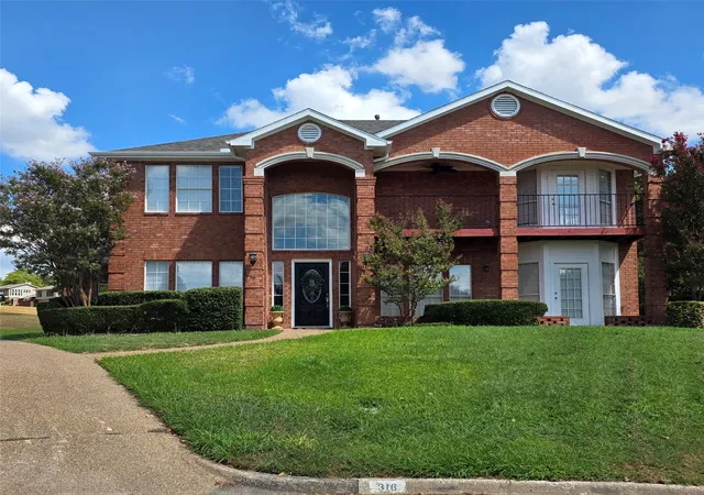 Photo 1 of Single family home for sale at 316 Harbor Landing Dr, Rockwall, TX 75032 | MLS# 21386605 | Listing updated on 2026-10-07