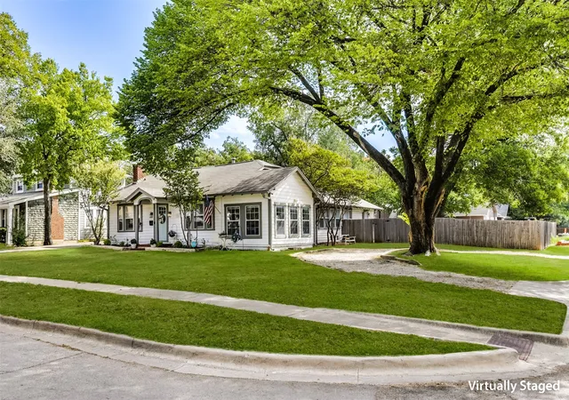Photo 3 of Single family home for sale at 1823 Tremont Ave, Fort Worth, TX 76107 | MLS# 21381256 | Listing updated on 2026-09-27