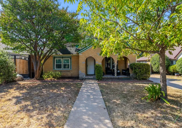 Photo 1 of Single family home for sale at 2807 Cain Blvd, Dallas, TX 75211 | MLS# 21375787 | Listing updated on 2026-09-22