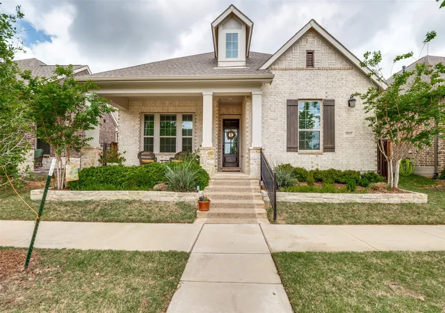 Photo 1 of Single family home for sale at 4810 Emerald Grv, Arlington, TX 76005 | MLS# 21386676 | Listing updated on 2026-09-22