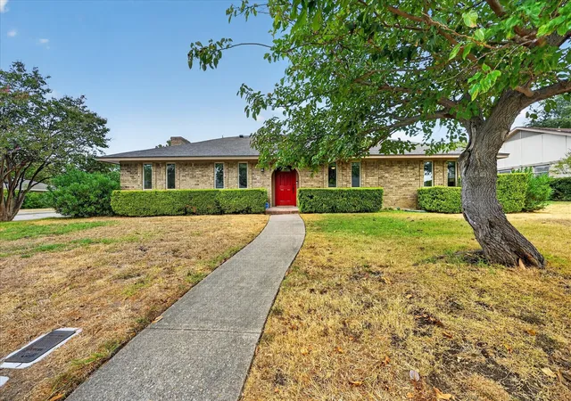 Photo 1 of Single family home for sale at 215 Roma Dr, Duncanville, TX 75116 | MLS# 21386674 | Listing updated on 2026-10-01