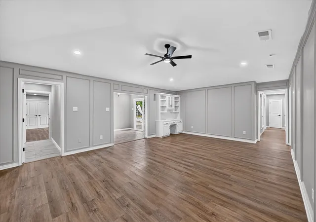 Photo 4 of Single family home for sale at 215 Roma Dr, Duncanville, TX 75116 | MLS# 21386674 | Listing updated on 2026-10-01