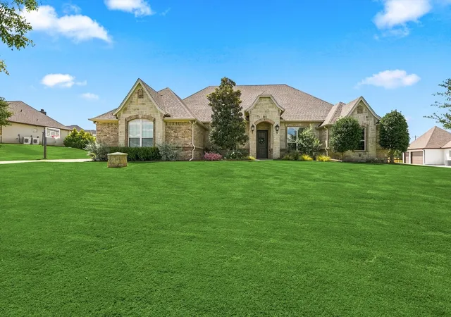 Photo 2 of Single family home for sale at 196 Bearclaw Cir, Aledo, TX 76008 | MLS# 21380381 | Listing updated on 2026-09-26