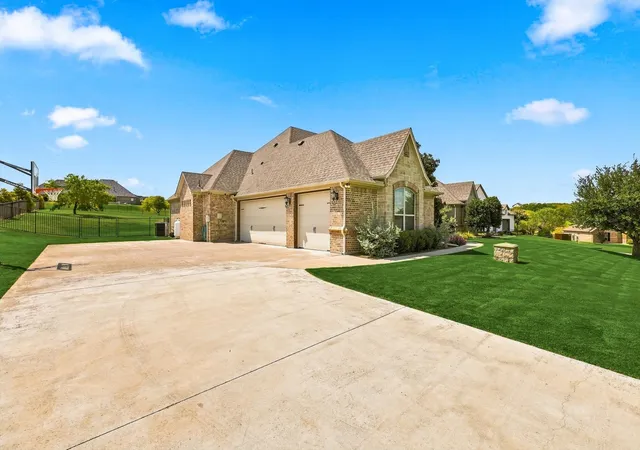 Photo 3 of Single family home for sale at 196 Bearclaw Cir, Aledo, TX 76008 | MLS# 21380381 | Listing updated on 2026-09-26