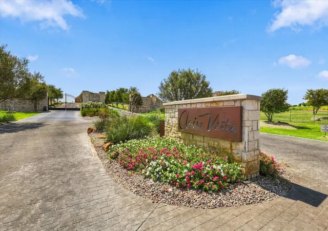 Photo 3 of Single family home for sale at 196 Bearclaw Cir, Aledo, TX 76008 | MLS# 21380381 | Listing updated on 2026-09-26