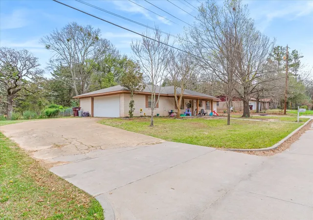 Photo 2 of Single family home for sale at 700 Amy St, Canton, TX 75103 | MLS# 21386720 | Listing updated on 2026-09-15
