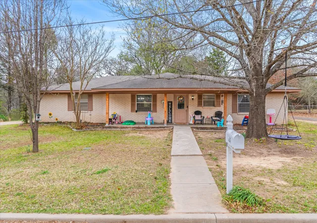 Photo 3 of Single family home for sale at 700 Amy St, Canton, TX 75103 | MLS# 21386720 | Listing updated on 2026-09-15