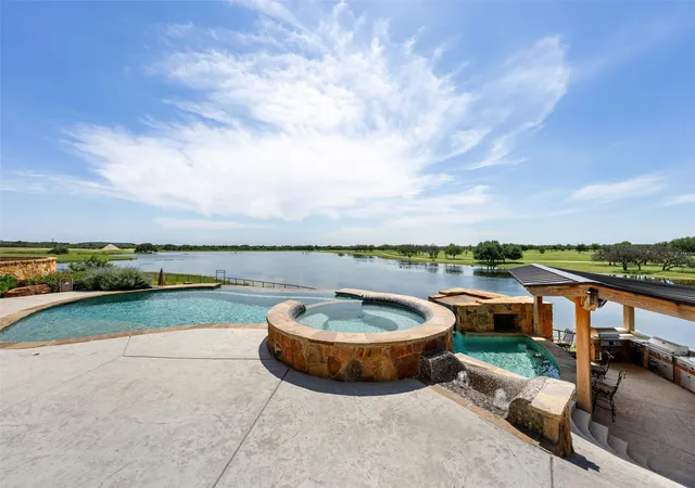 Photo 2 of Mansion for sale at 890 N Fm 573, Mullin, TX 76864 | MLS# 21386437 | Listing updated on 2026-09-15