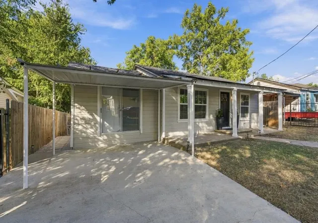 Photo 3 of Single family home for sale at 3120 N 17th Street, Waco, TX 76708 | MLS# 21385994 | Listing updated on 2026-09-27
