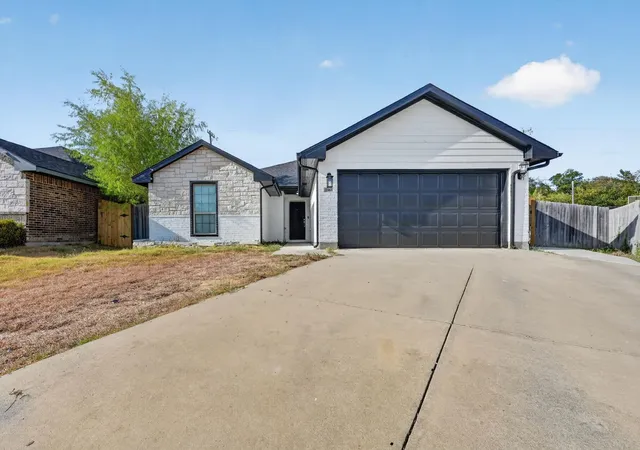 Photo 1 of Single family home for sale at 2365 Old Leonard St, Fort Worth, TX 76119 | MLS# 21386728 | Listing updated on 2026-09-15
