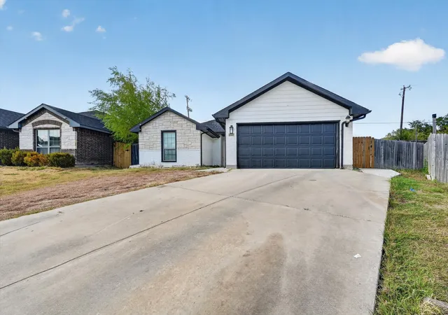 Photo 2 of Single family home for sale at 2365 Old Leonard St, Fort Worth, TX 76119 | MLS# 21386728 | Listing updated on 2026-09-15