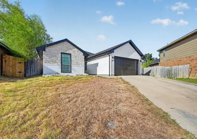 Photo 3 of Single family home for sale at 2365 Old Leonard St, Fort Worth, TX 76119 | MLS# 21386728 | Listing updated on 2026-09-15