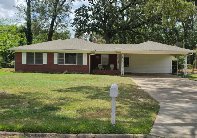 Photo 1 of Single family home for sale at 749 Dodd Dr, Shreveport, LA 71107 | MLS# 21387794 | Listing updated on 2026-10-21
