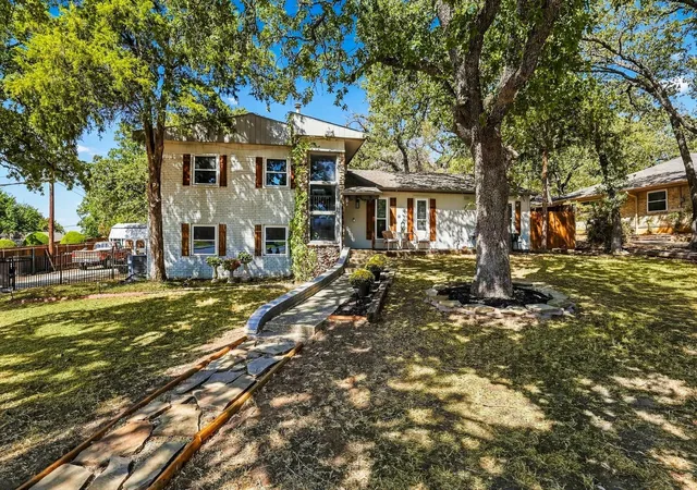 Photo 1 of Single family home for sale at 1003 Hopkins Dr, Denton, TX 76205 | MLS# 21388605 | Listing updated on 2026-10-20