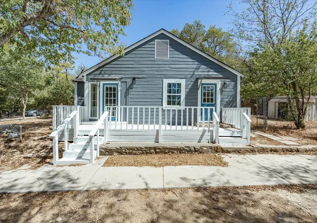 Photo 1 of Single family home for sale at 6933 Hatch Rd, Fort Worth, TX 76135 | MLS# 21388360 | Listing updated on 2026-10-22