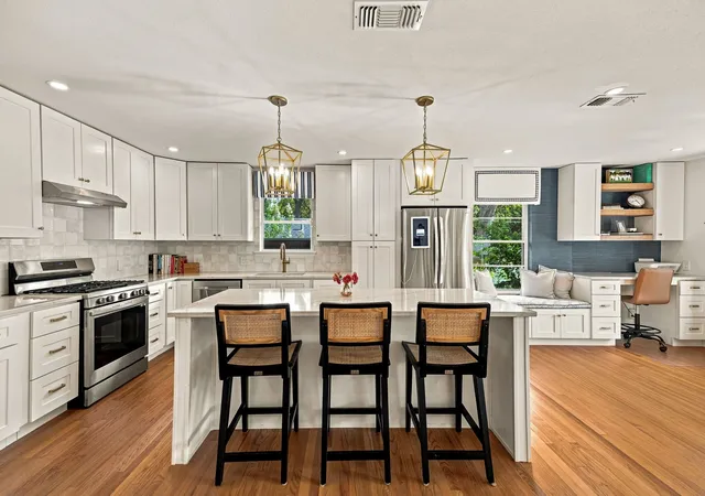 Photo 4 of Sale Pending at 4637 Rockaway Dr, Dallas, TX 75214 | MLS# 21389573 | Listing updated on 2026-10-20