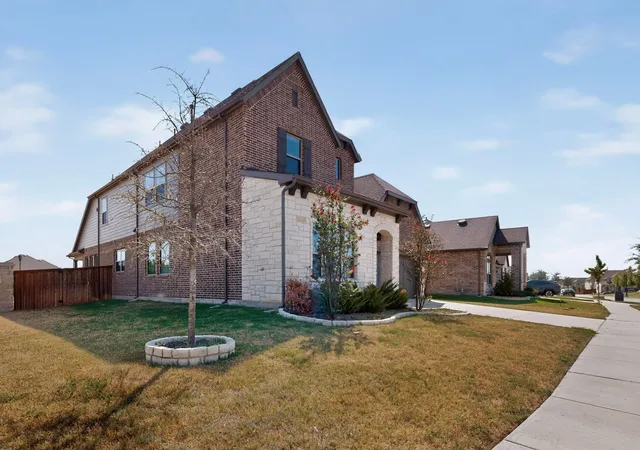 Photo 1 of Single family home for sale at 1600 Trellis Dr, Mansfield, TX 76063 | MLS# 21376912 | Listing updated on 2026-10-21