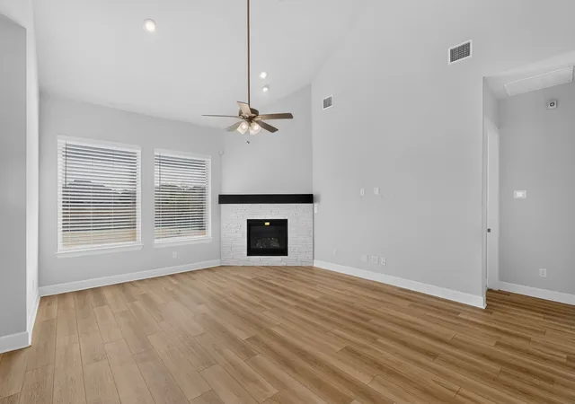 Photo 2 of Single family home for sale at 1600 Trellis Dr, Mansfield, TX 76063 | MLS# 21376912 | Listing updated on 2026-10-21