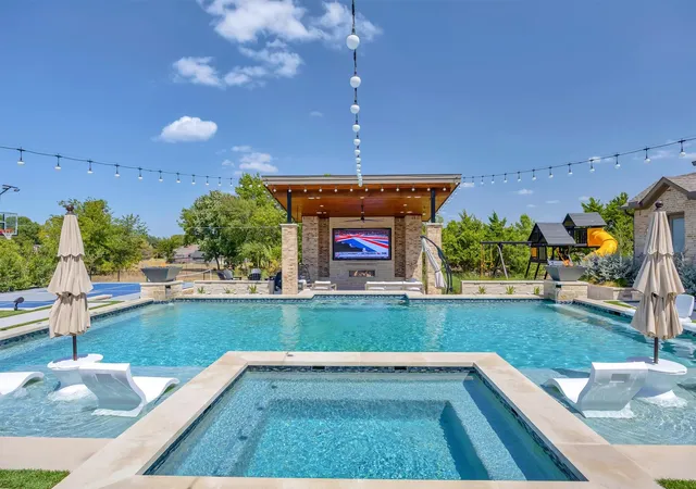 Photo 3 of Mansion for sale at 312 Chapel View Ct, Rockwall, TX 75032 | MLS# 21390285 | Listing updated on 2026-10-22