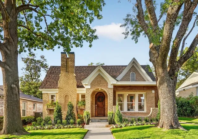 Photo 1 of Single family home for sale at 3323 Ivandell Ave, Dallas, TX 75211 | MLS# 21389682 | Listing updated on 2026-10-22