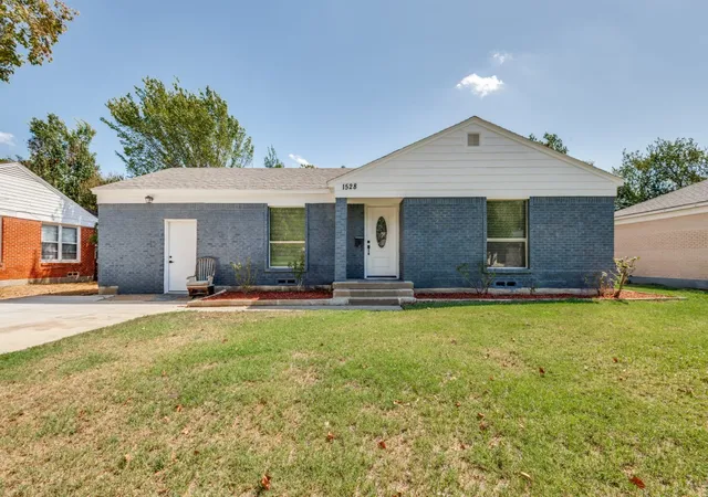 Photo 1 of Single family home for sale at 1528 Priscilla Ln, Irving, TX 75061 | MLS# 21390856 | Listing updated on 2026-10-20