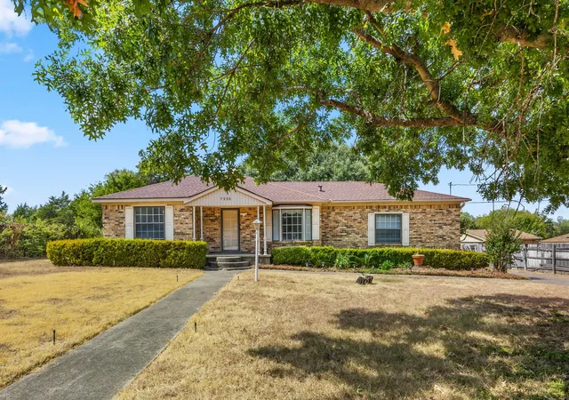 Photo 1 of Sale Pending at 7235 Vecino Dr, Dallas, TX 75241 | MLS# 21391235 | Listing updated on 2026-10-20