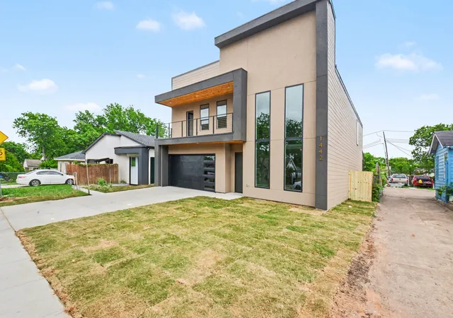 Photo 3 of Single family home for sale at 1442 Stella Ave, Dallas, TX 75216 | MLS# 21392102 | Listing updated on 2026-10-19
