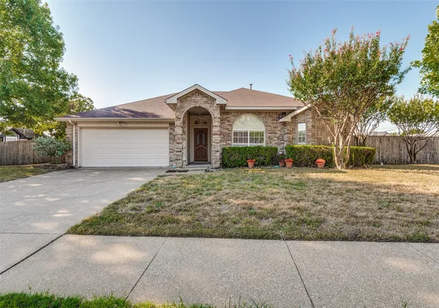 Photo 1 of Single family home for sale at 901 Mccomb Ln, Cedar Hill, TX 75104 | MLS# 21391898 | Listing updated on 2026-10-20