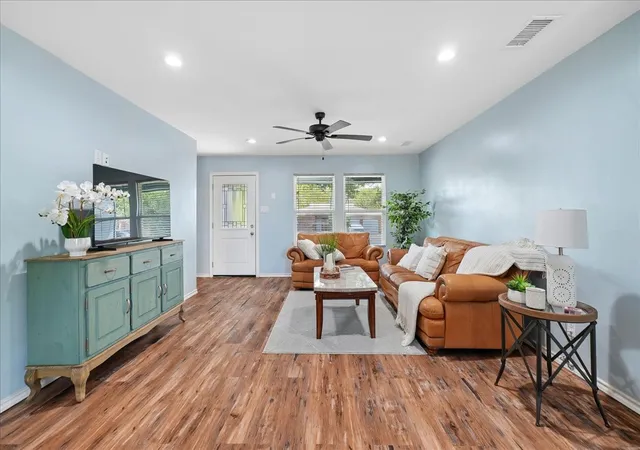 Photo 4 of Single family home for sale at 1445 Caravan Trl, Dallas, TX 75241 | MLS# 21391990 | Listing updated on 2026-10-22