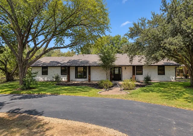 Photo 1 of Sale Pending at 453 Rocky Acres Rd, Cedar Hill, TX 75104 | MLS# 21386397 | Listing updated on 2026-10-20