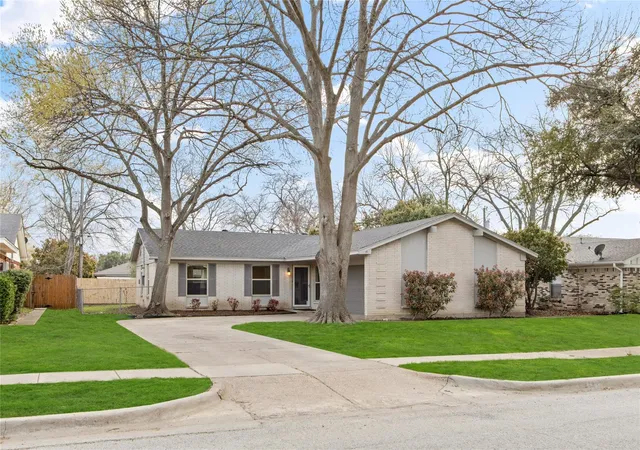Photo 1 of Single family home for sale at 609 Cambridge Dr, Richardson, TX 75080 | MLS# 21393064 | Listing updated on 2026-10-20