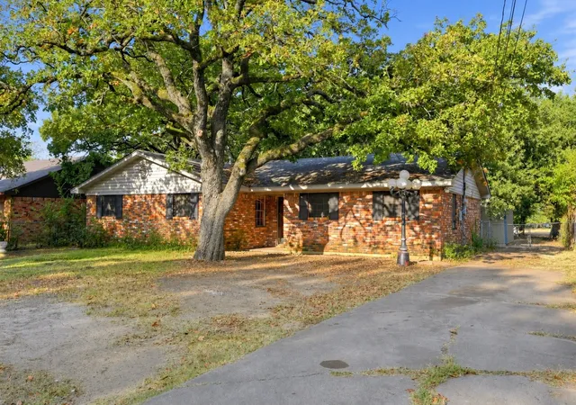 Single family home for sale at 1611 Shepherd Ln, Dallas, TX 75253 | MLS# 21392689