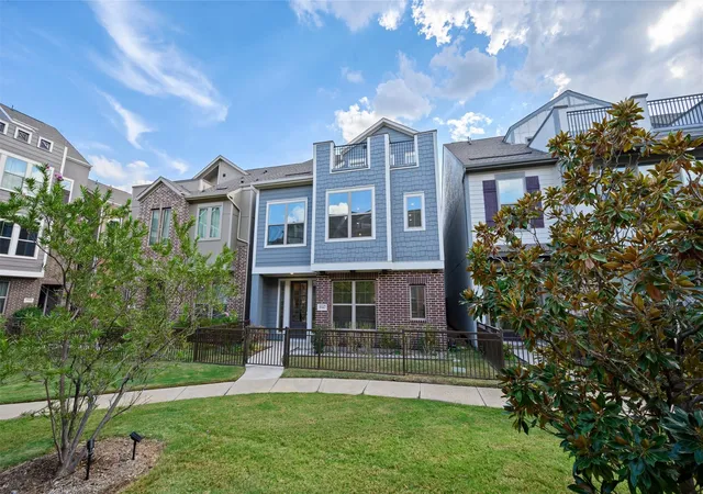 Photo 2 of Townhouse for sale at 1047 Manacor Ln, Dallas, TX 75212 | MLS# 21394699 | Listing updated on 2026-10-20