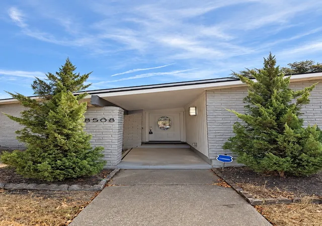 Photo 2 of Sale Pending at 8508 Londonderry Ln, Dallas, TX 75228 | MLS# 21393618 | Listing updated on 2026-10-20