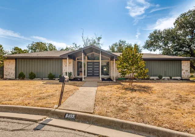 Single family home for sale at 6455 El Toro Ct, Fort Worth, TX 76133 | MLS# 21394441